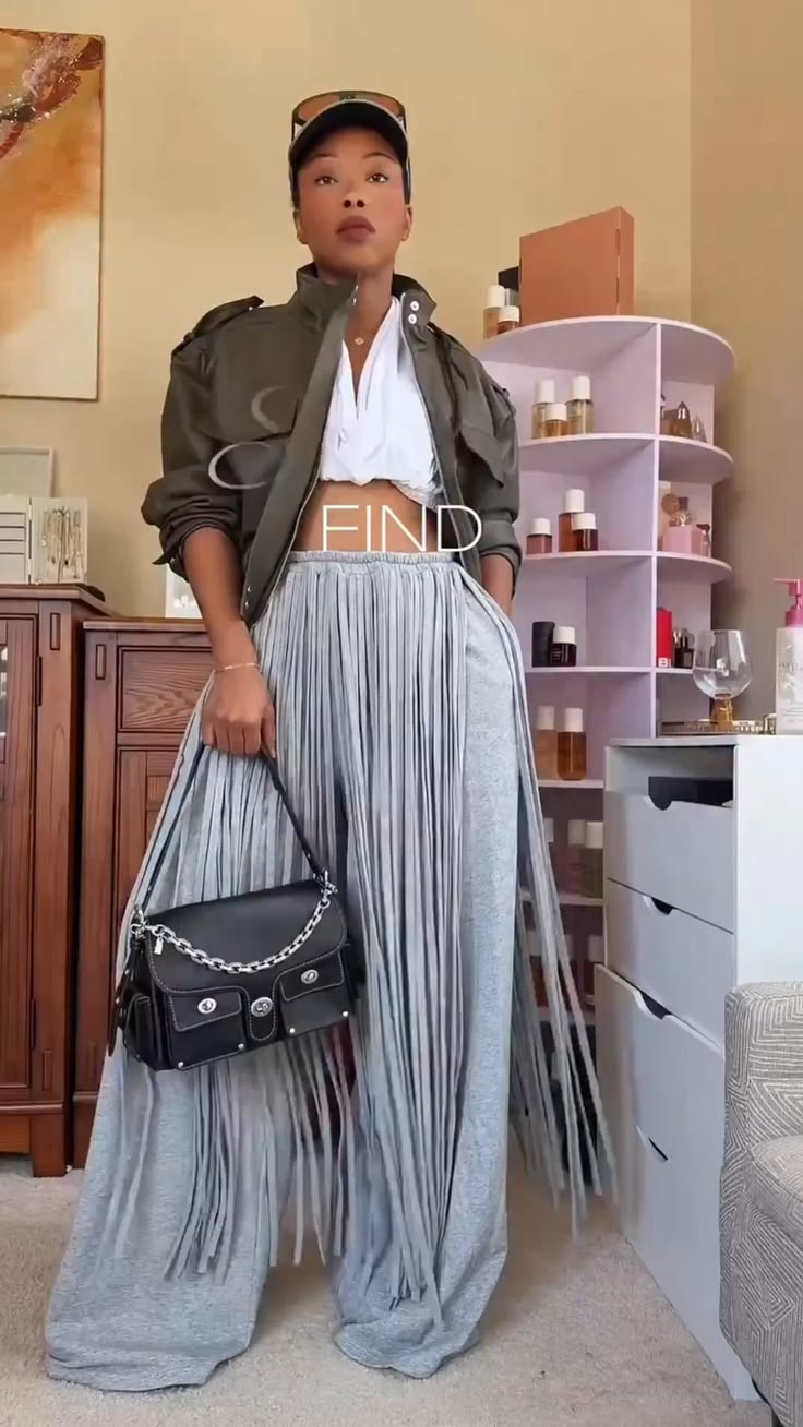 These statement grey wide-leg pants combine casual comfort w