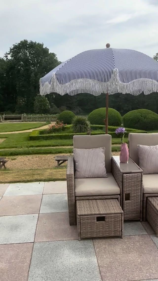 Upgrade your garden living space with this elegant 5-piece r