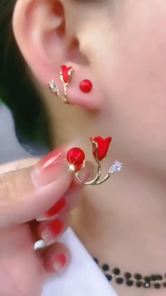 🌷The bright and passionate color of red tulip earrings makes