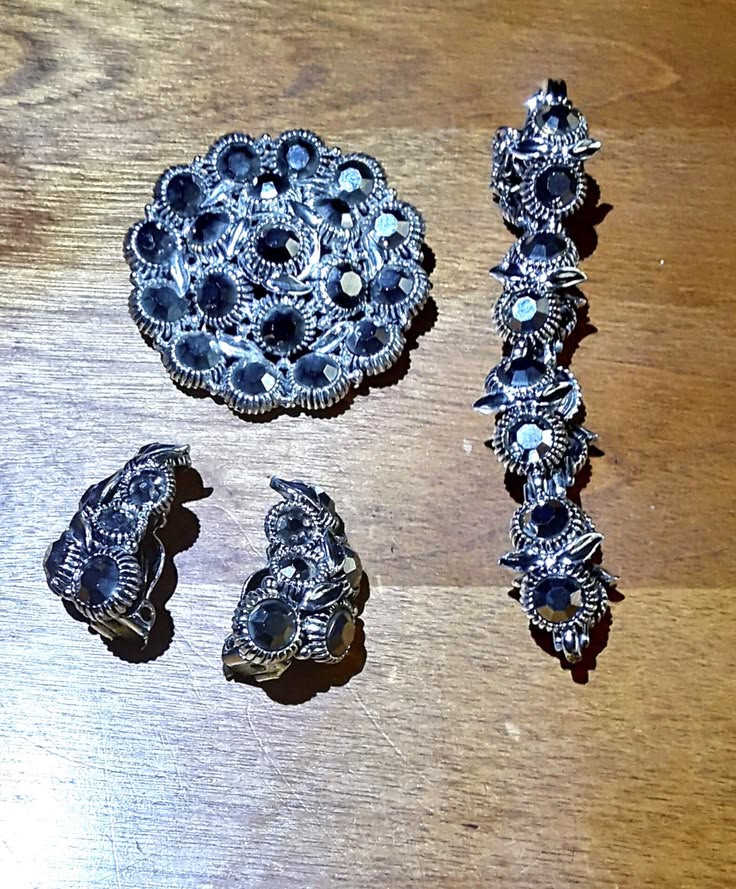 Weiss Vintage Black Diamond Rhinestone Jewelry Set: Brooch, 