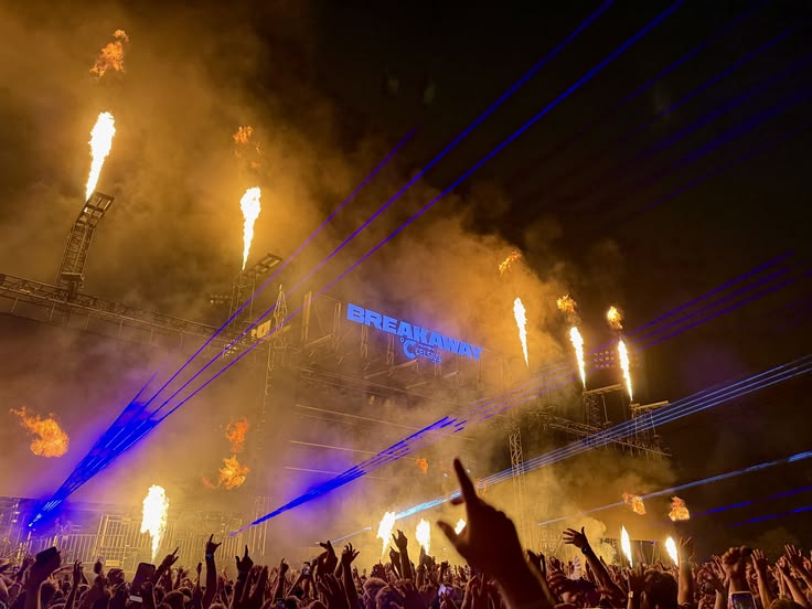 festival, festival aesthetic, concert, concert aesthetic, ra