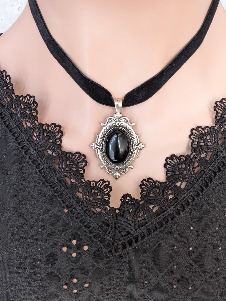 Gothic Black Obsidian Choker – Silver Vintage Pendant, Velve