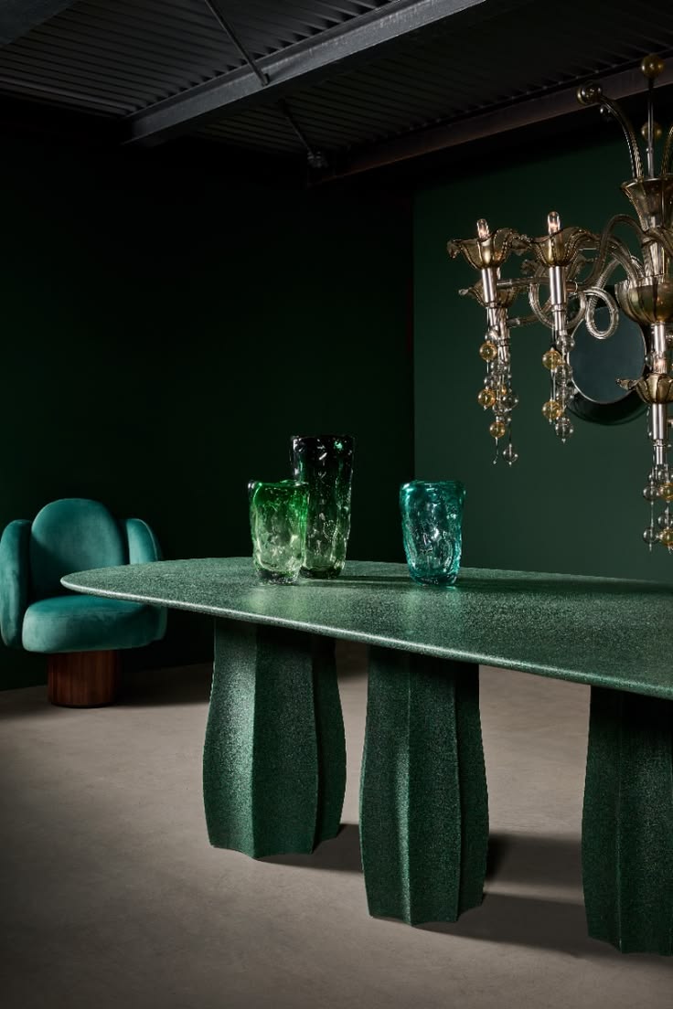 Collectible design in crushed marble and limestone: the Cact