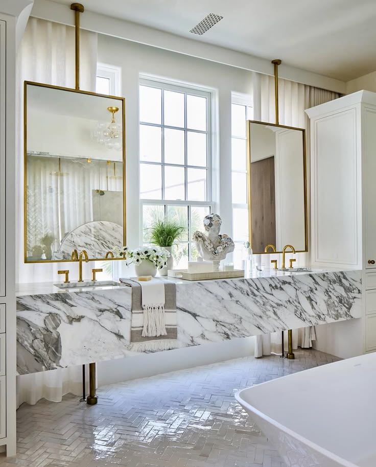SHOWSTOPPER! Statement stone, softened by pattern underfoot 