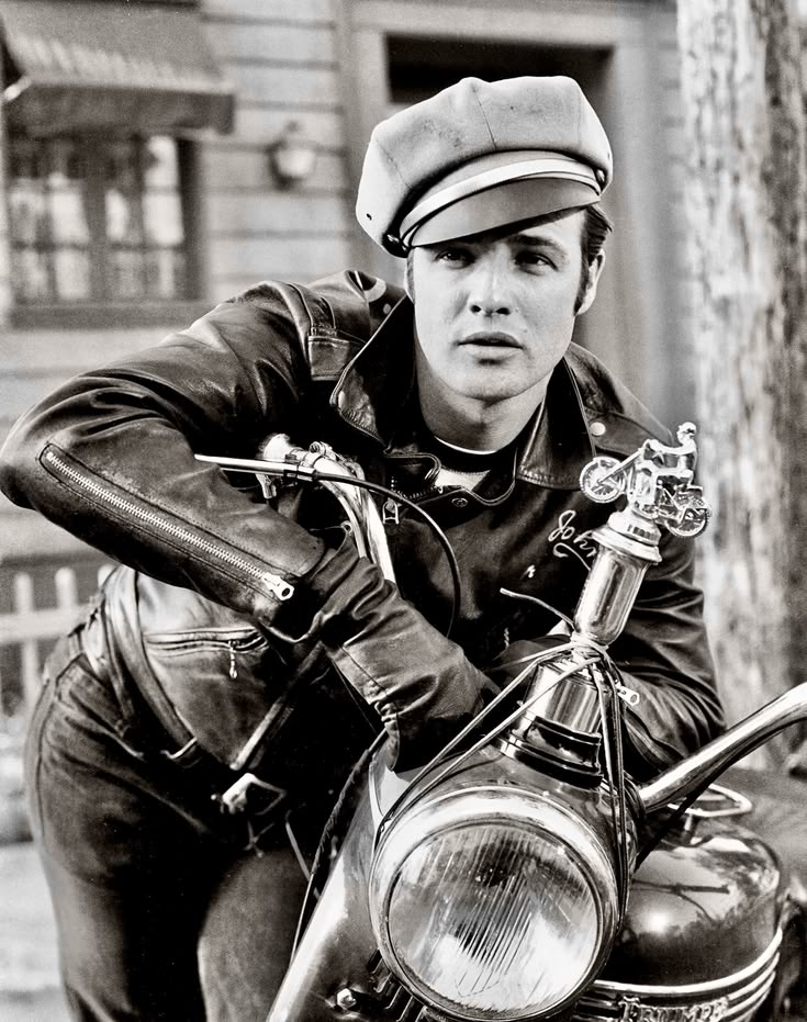 Marlon Brando “The Wild One” 1953 photo Irving Lippman