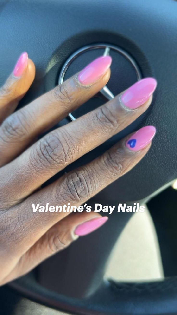 Somple, clean. #pink #nails #almondnails #purplehearts #vale
