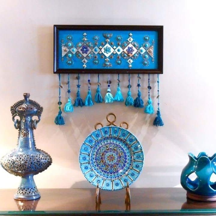 تعليقة من الخشب والمعادن