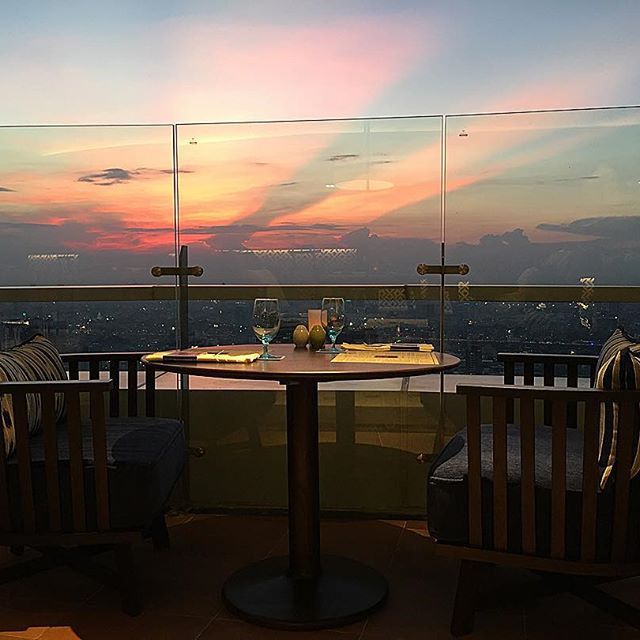 This is another way to enjoy the sunset from the city! #unom