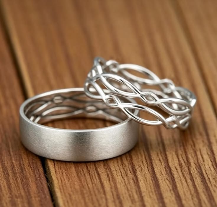 Personalized His and Hers Celtic Wedding Ring Set,His and He