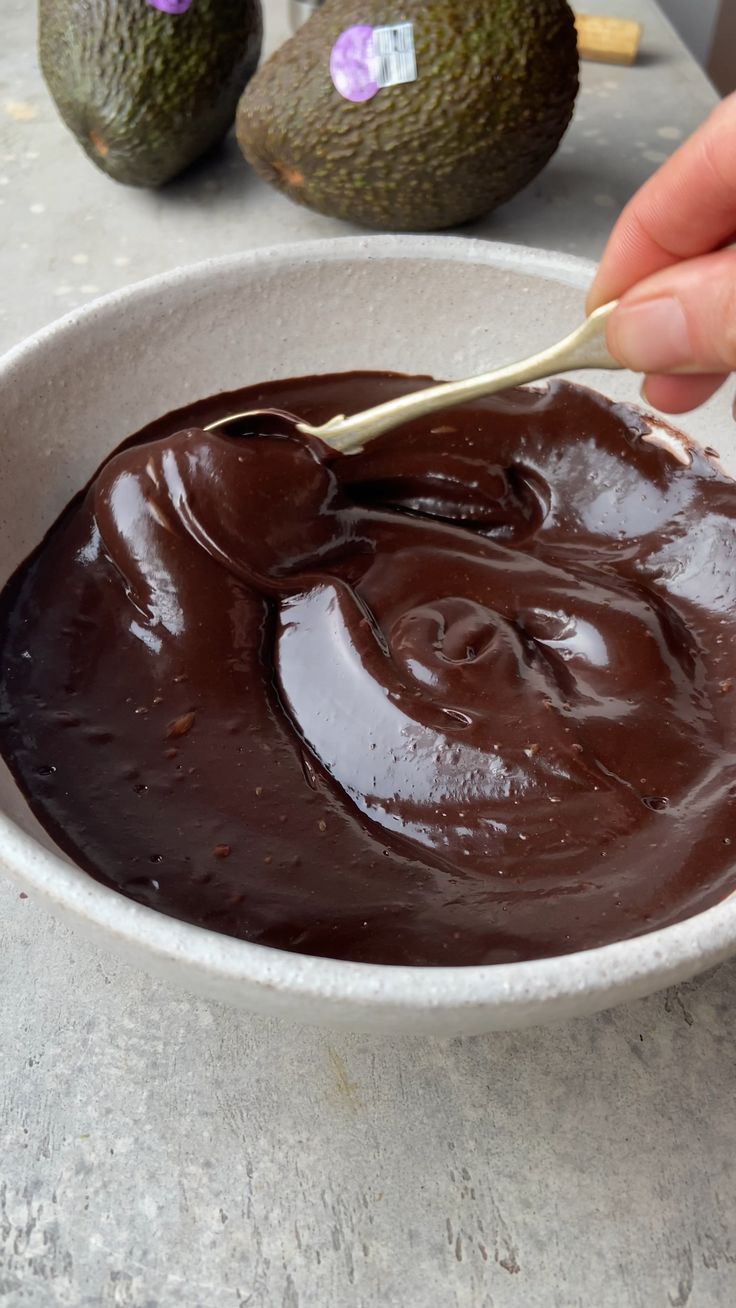 These grain free chocolate avocado cipcajes are nade with he