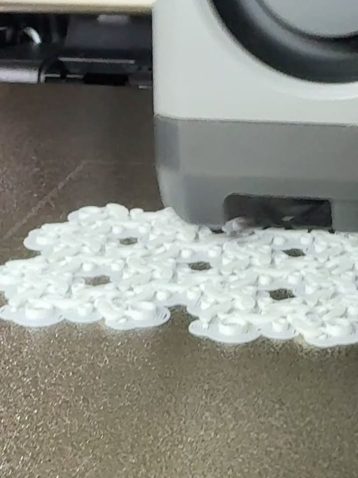 Hexagonal grid of interlocking trefoil knots #3dprint #bambu