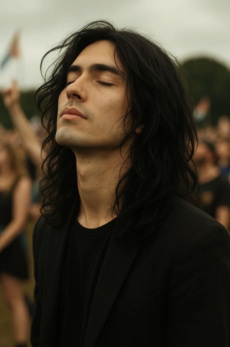 Long hair style ideas for men. Click through this pin to see