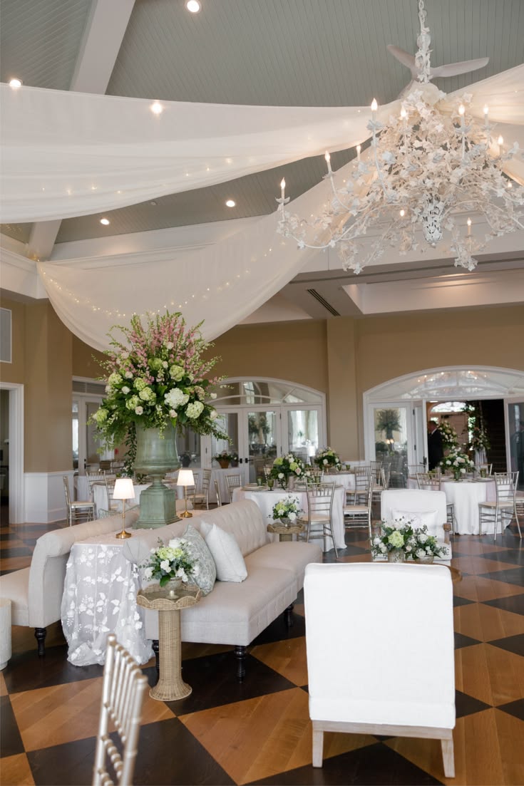 Green and white spring wedding at The Farm Golf Club in Geor