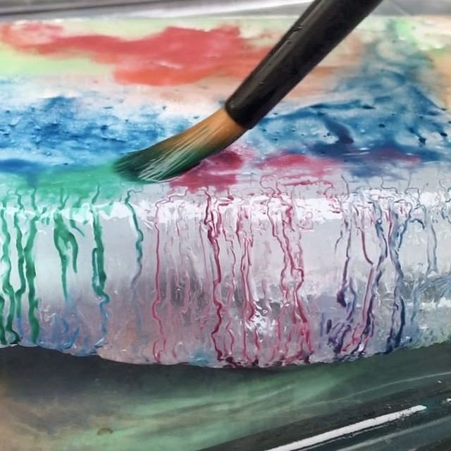 Have fun making lots of mess!!!⁠
⁠
🧊🎨⁠
⁠
( #📷 @hort.4.kidz )