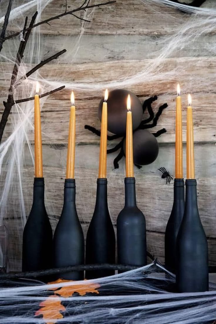 From centerpieces made out of pumpkins or gourds, to window-