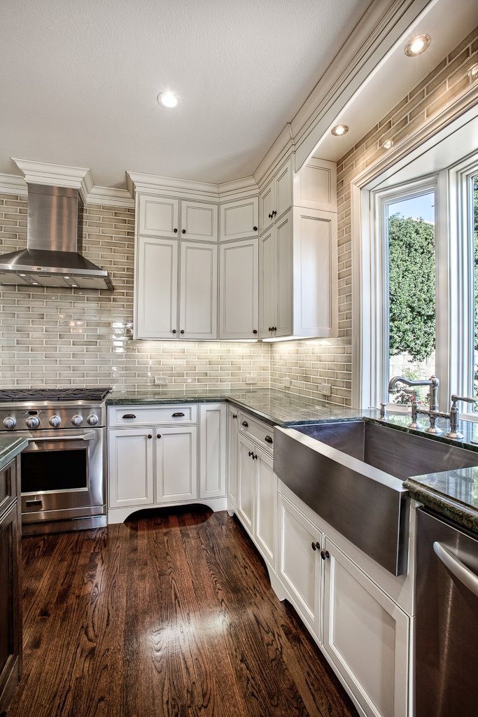 Love how spacious this kitchen looks from keeping everything