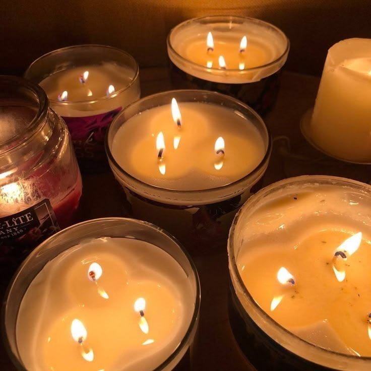 Immerse in autumn cozy with warm, brown-toned candles. This 