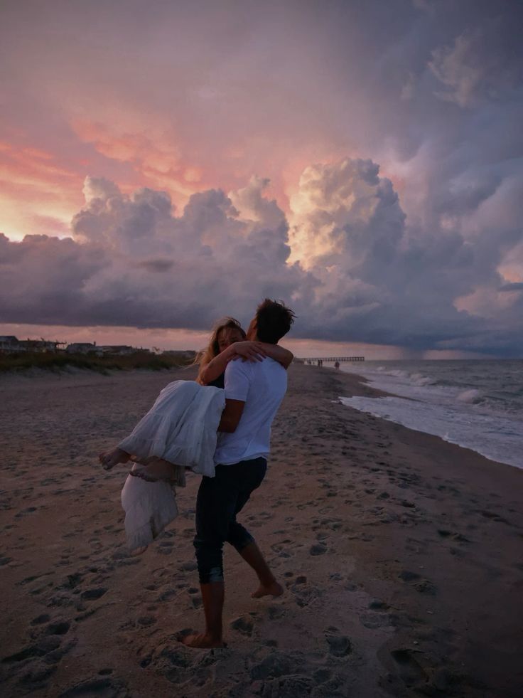 Find aesthetic & romantic couple beach pictures ideas, creat