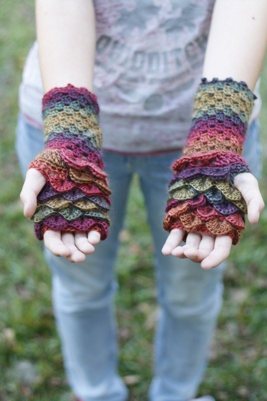 Dragon Gloves - Free Crochet Pattern
