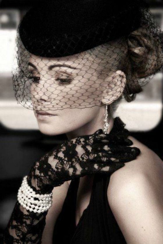 The Four Types Of Classic Women - The Glamorous HousewifeThe