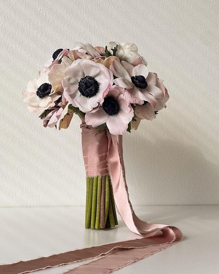 Anemone in Greek means “daughter of the wind” 🤍Check up our 