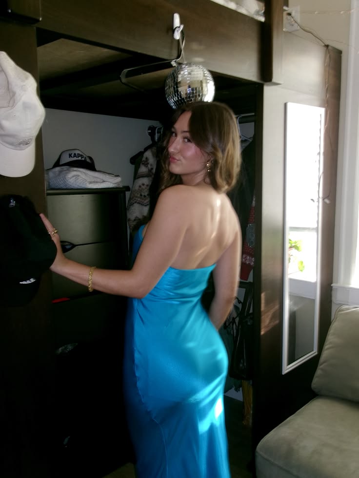 @ siri_arnevik on ig #formaldress #poseinspo #instagram #blu