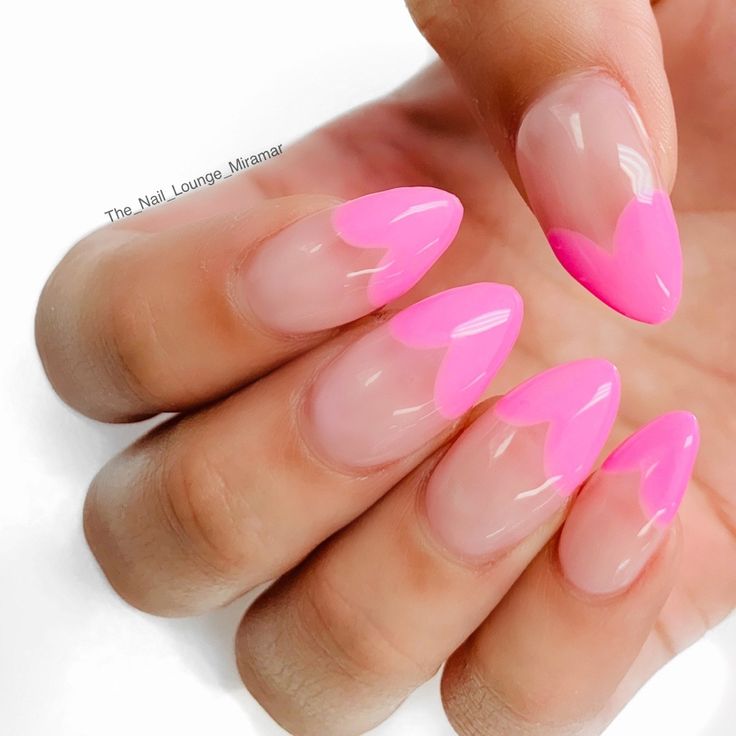 #love #hearts #valentinesday #valentinesdaynails #pinknails 