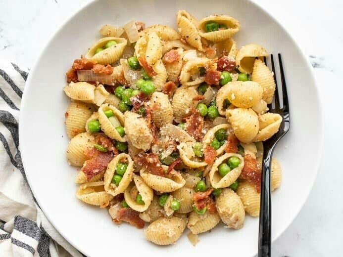 Pasta with Bacon and Peas is a quick, satisfying, and inexpe