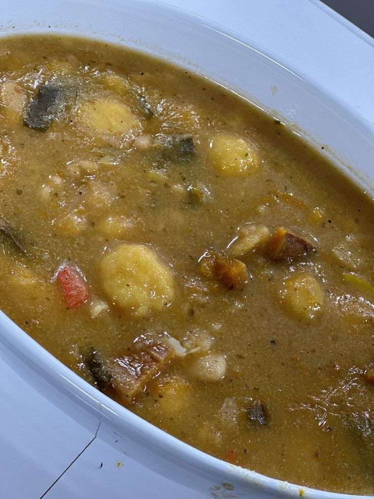 HABICHUELAS GUISADAS CON BOLITAS DE HARINA DE MAIZ