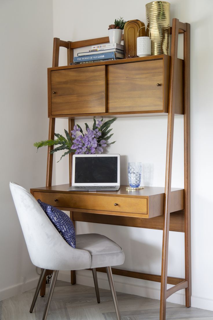 Our Mid-Century Wall Desk pairs a sleek, free-standing body 