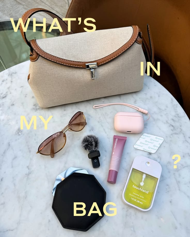 A peek inside our bag during @cphfw. 
 
Among other essentia