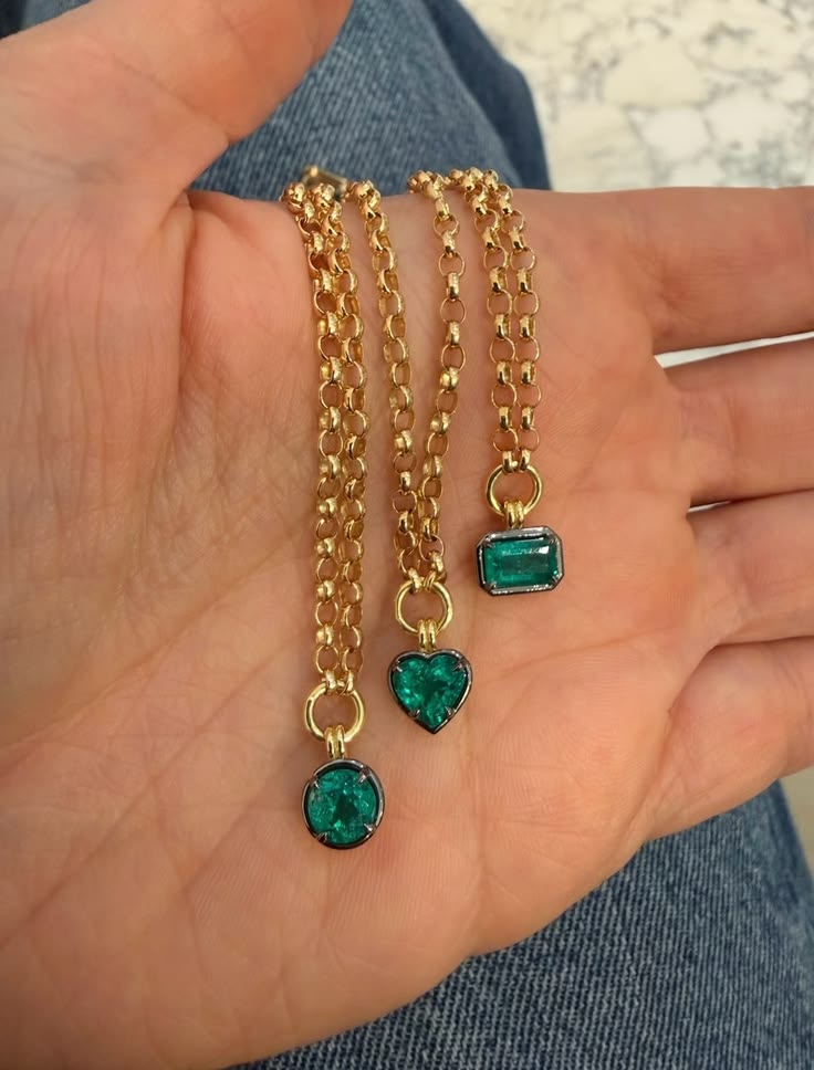 Emeralds are always a Fall favorite 🍂