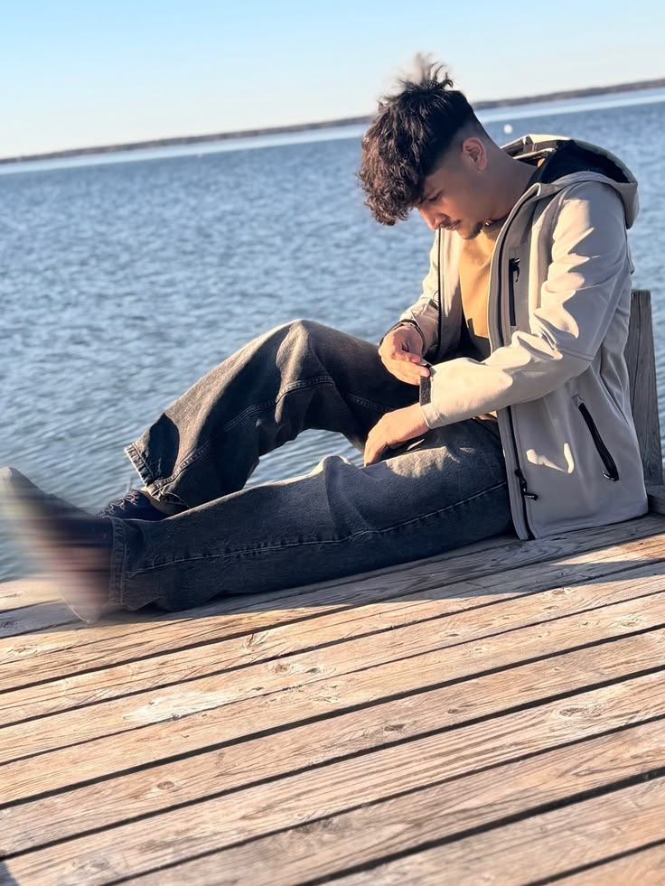 “ بــہ‌مـثـل‌آسـمــٰان‌خـراش‌بــےحـدمــرز ،،