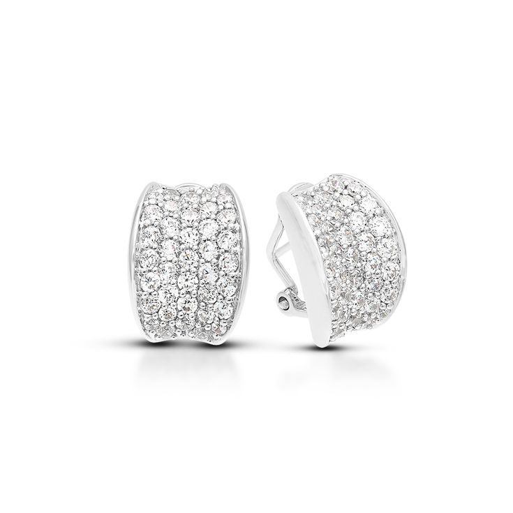 Meaning “graceful light” in Italian, the Lucia Collection em
