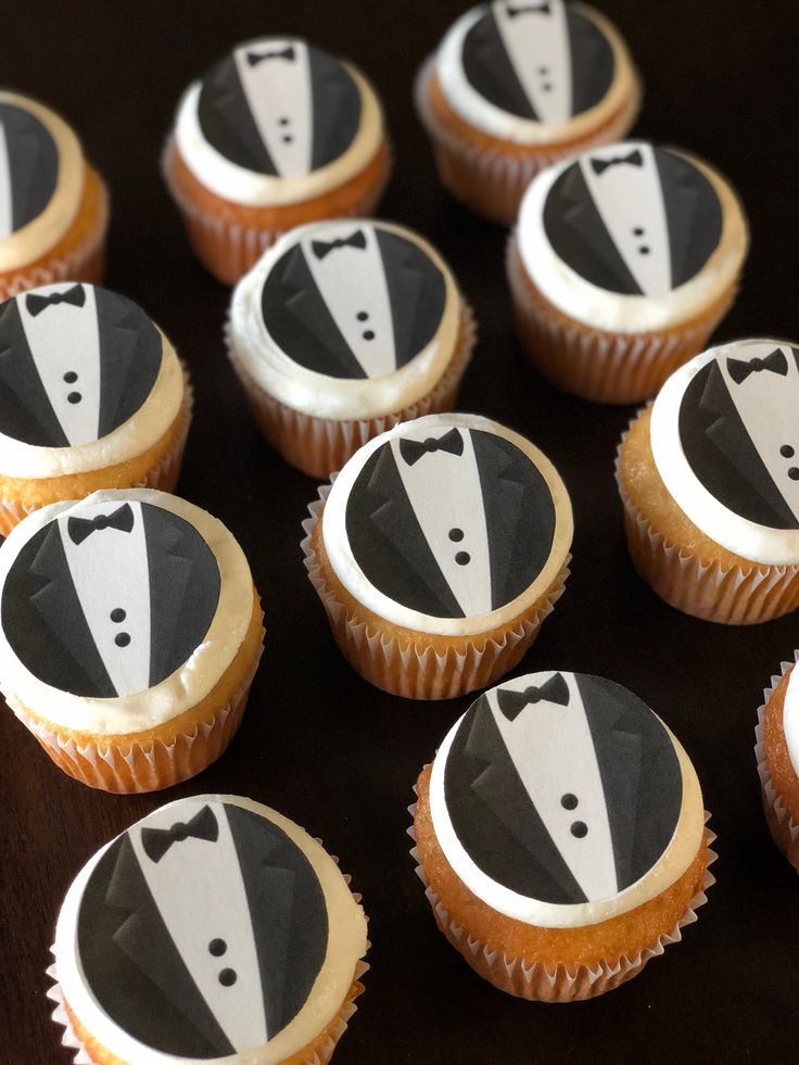 Cookie & cupcake edible toppers (design shown in photos). Av
