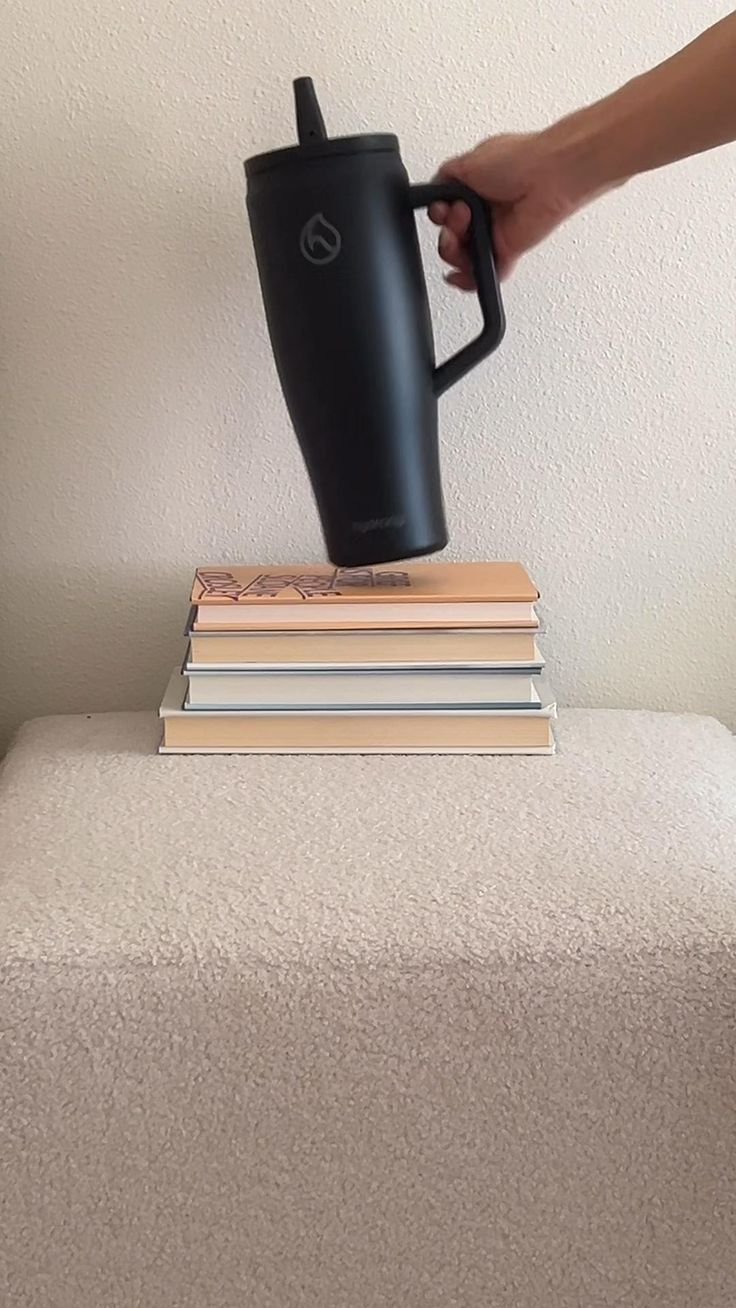 Sip and read with 40 oz of cold water from the Soulmate Insu