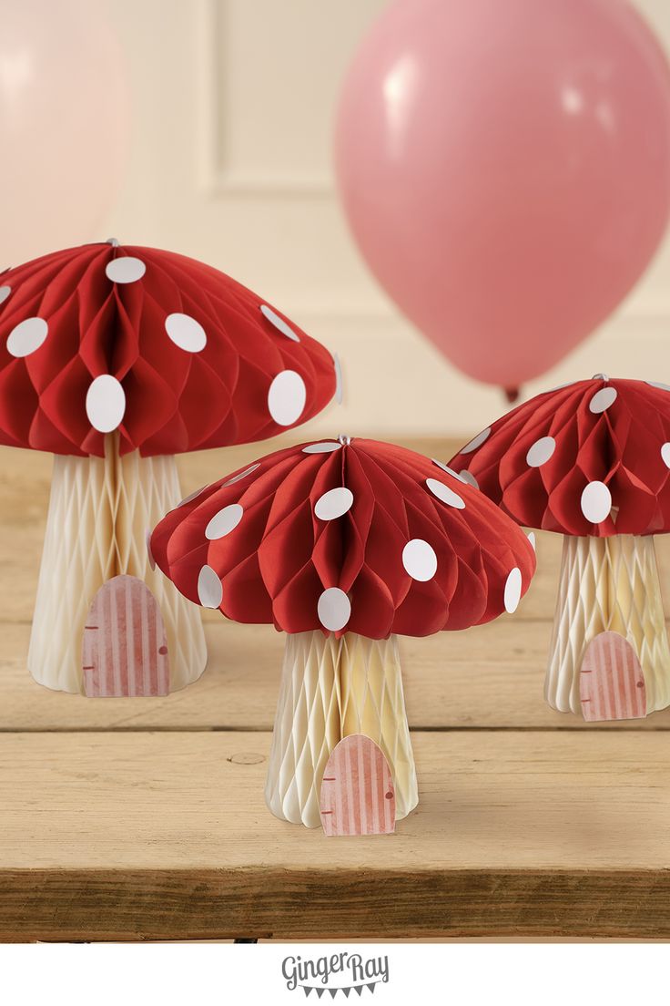 Bring a sprinkle of charm to your party with our pack of 3 h