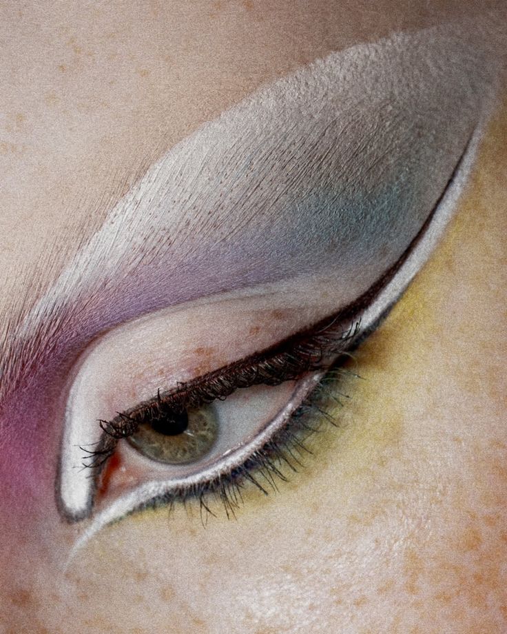 ✨ Revisiting the eye details of this look (the pre-lip momen