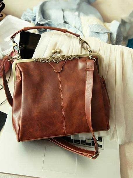 LOVE kisslock bags. Definitely need this. Adding to wislist 