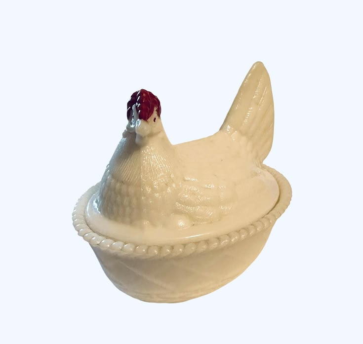 Vintage Westmoreland Glass Hen on Nest with Head Turned Cove