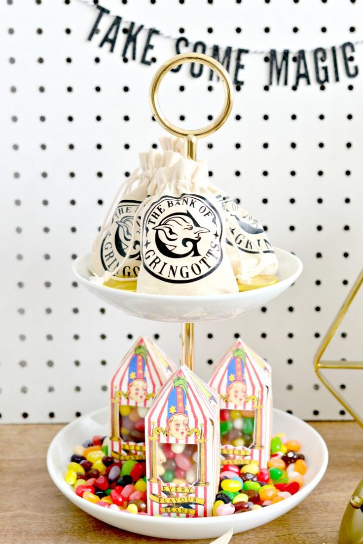 How cute are these DIY Harry Potter party favors?? Gringott'