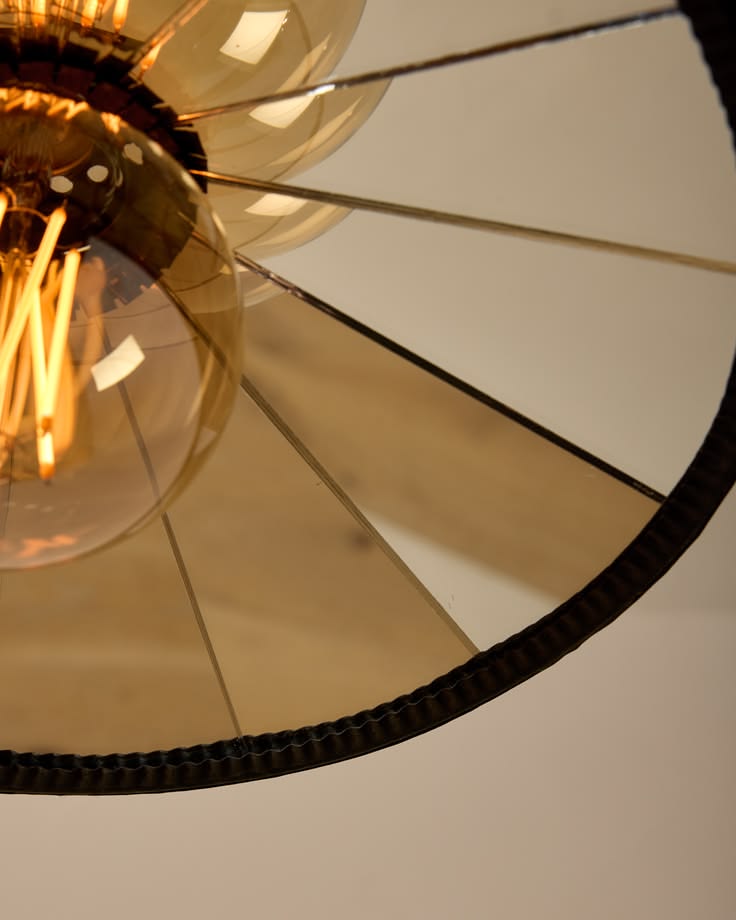 A pendant rooted in tradition, the Classic Mirror combines a