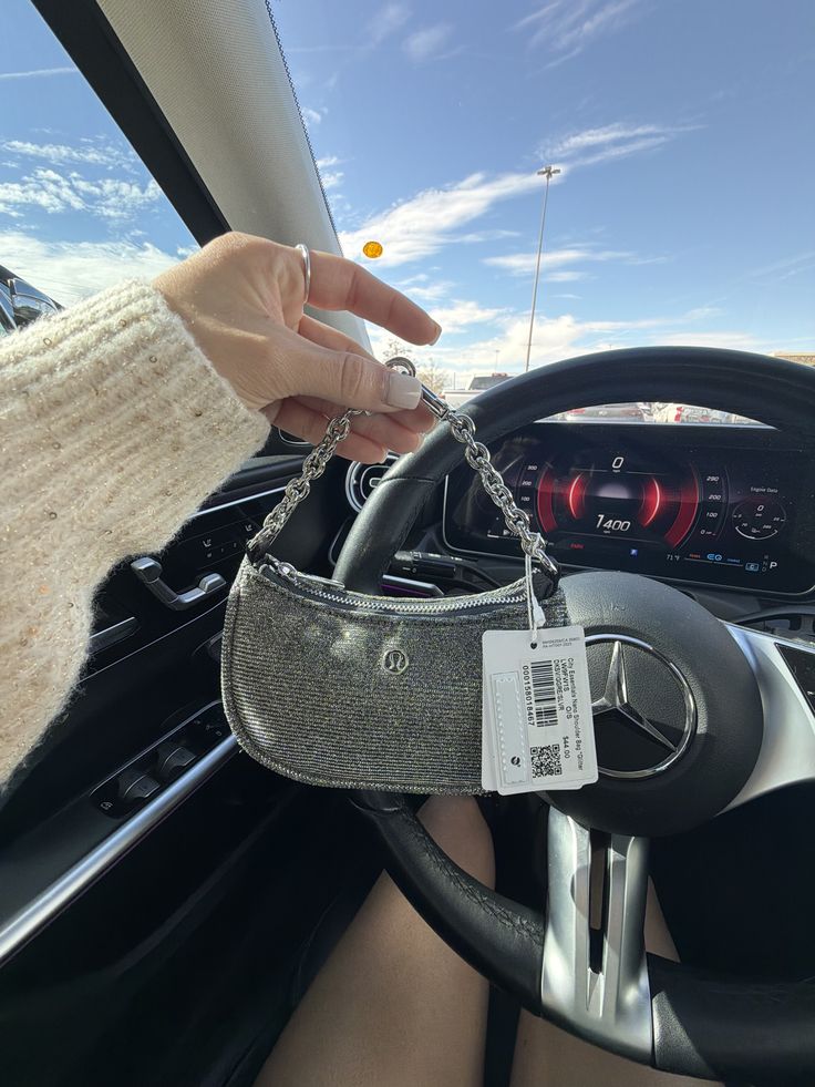 #lululemon #mercedes