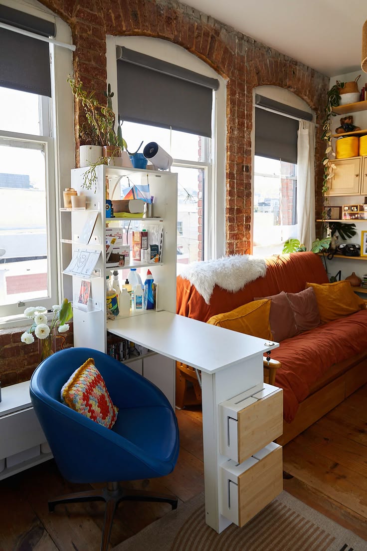Tour a Brilliantly Designed 200-Square-Foot SF Micro Studio 