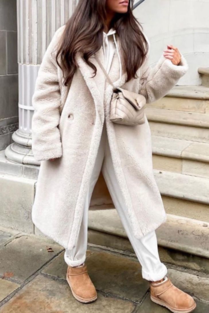 Tenue femme hiver, style casual avec un jogging blanc, un sw