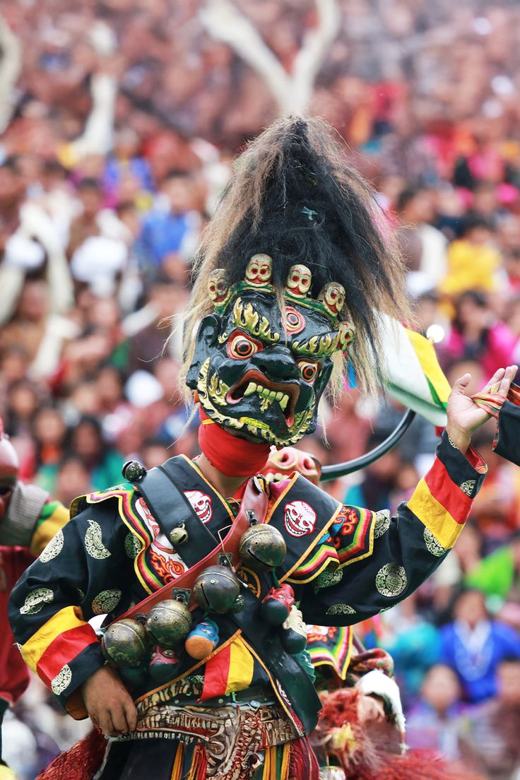 🎭 Danse sacrée à Thimphu Tshechu

Chaque automne, les masque