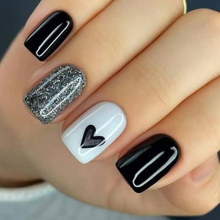 Features: Adorn your nails with these Black glitters featuri