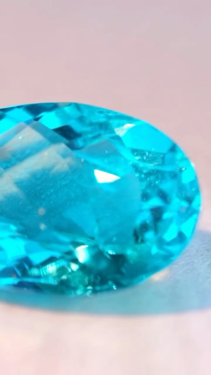 Paraiba Tourmaline: The Stone That Makes Its Own Light

Trac