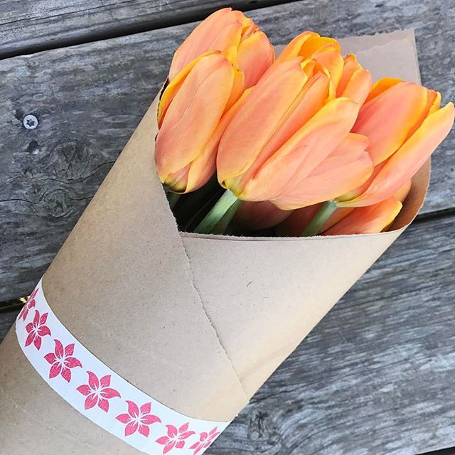 Give Mom a gift she will love-fresh flowers delivered from a
