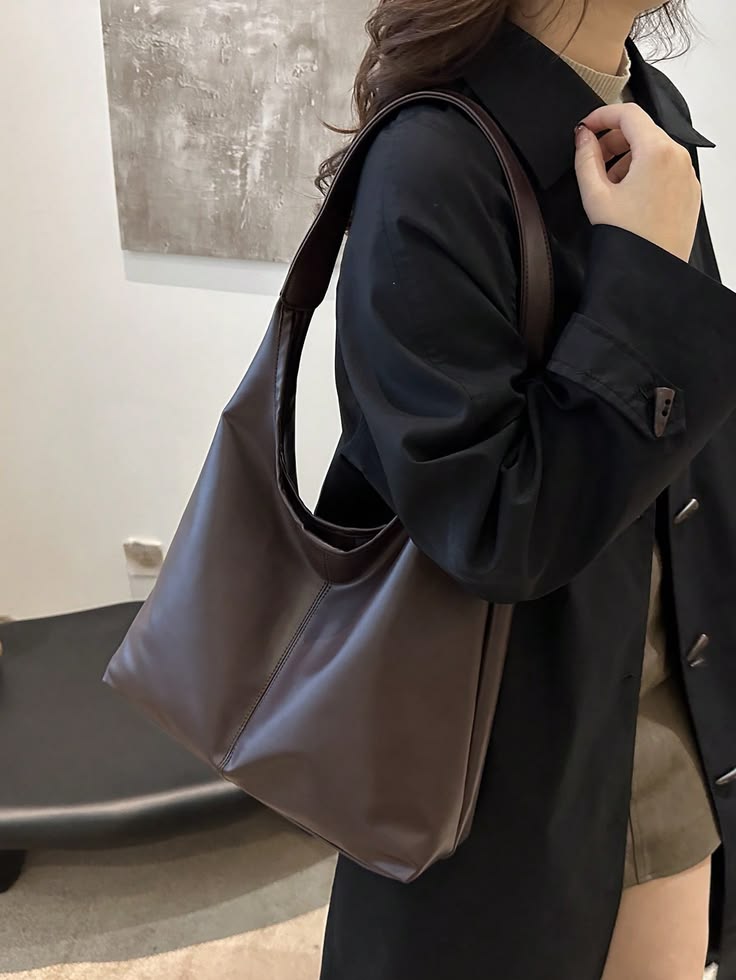 black trench coat outfit, brown shoulder bag, chic fall outf